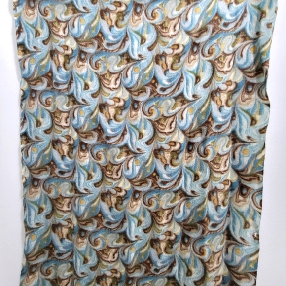 Cashmere Abstract Swirl Patterned Scarf size 16X70 - Picture 6 of 7